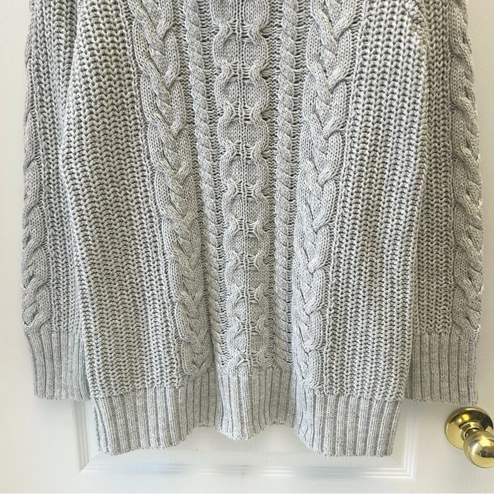 GAP Light Gray Cable Knit Turtleneck Sweater Size Medium - Picture 11 of 16
